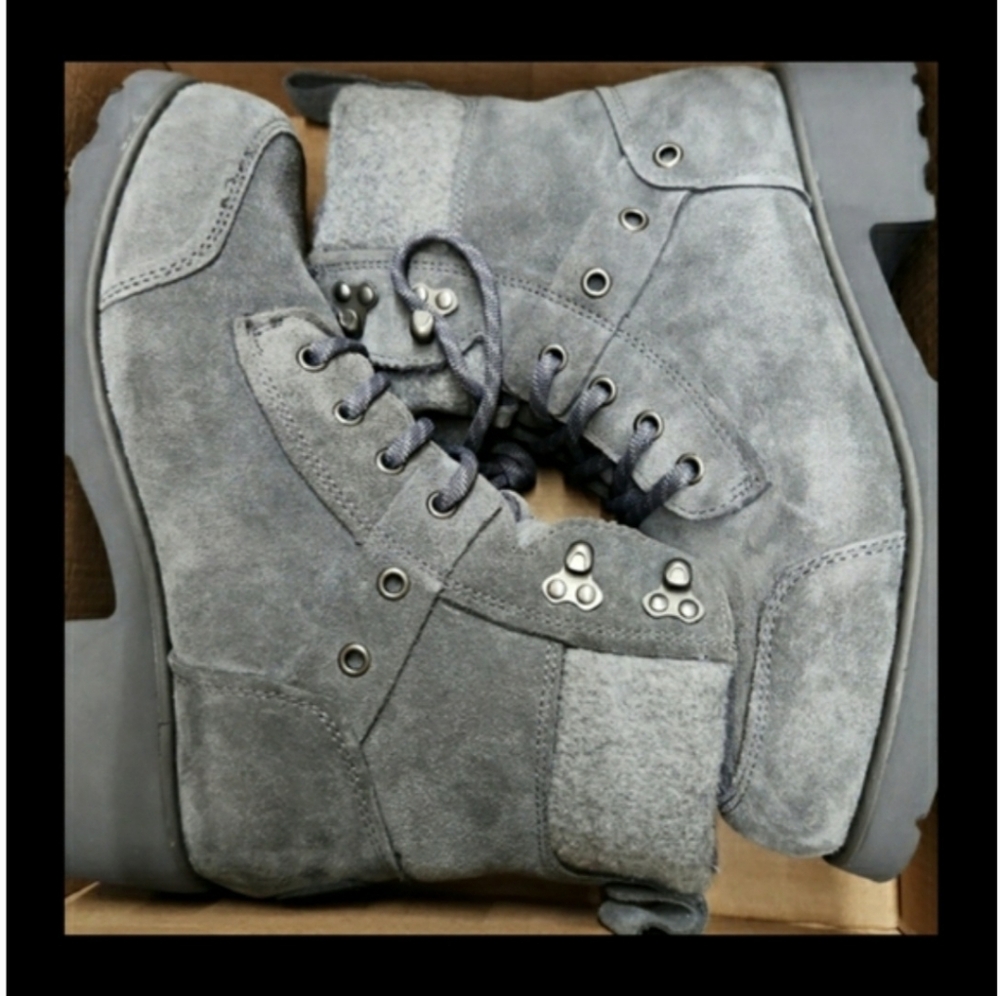 Bearpaw Alicia Suede Sheepskin Wool Boots Size 10M Charcoal